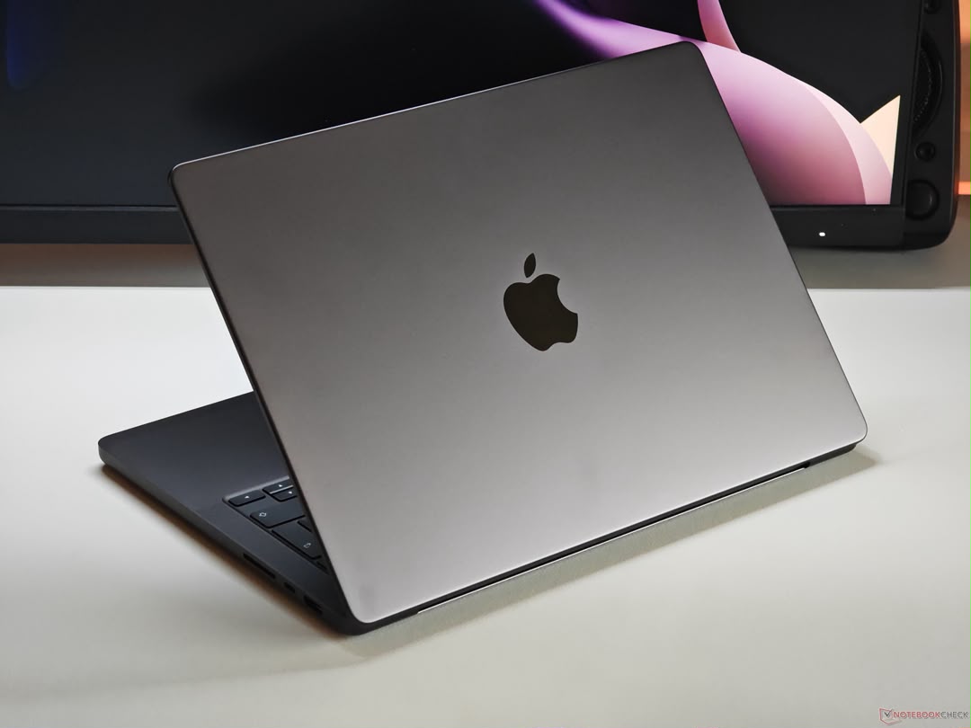 MacBook Pro M2